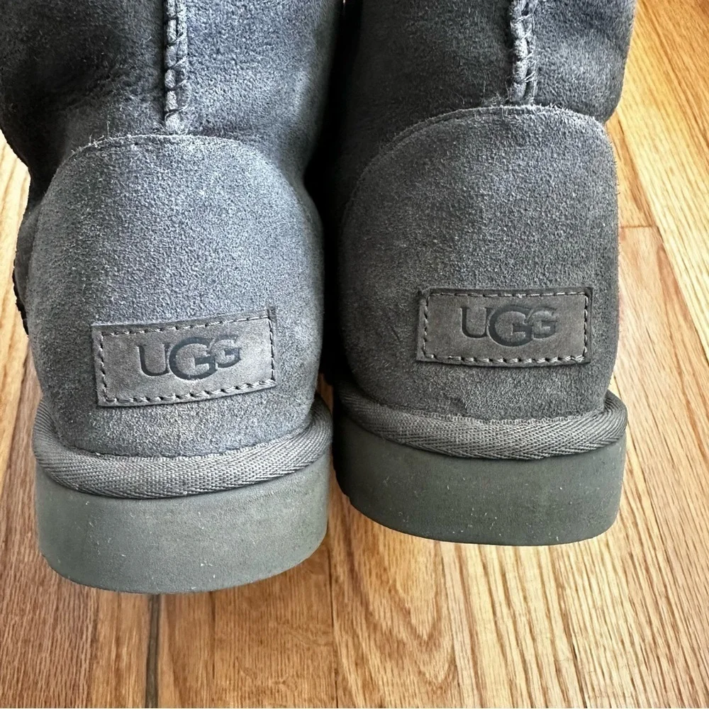 UGG Classic Short Grey Sheepskin Boots Size 9